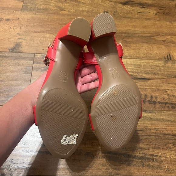 NATURALIZER Women’s Bristol Sandals Faux Red Leather Heels Size 7.5 EUC - Picture 3 of 8